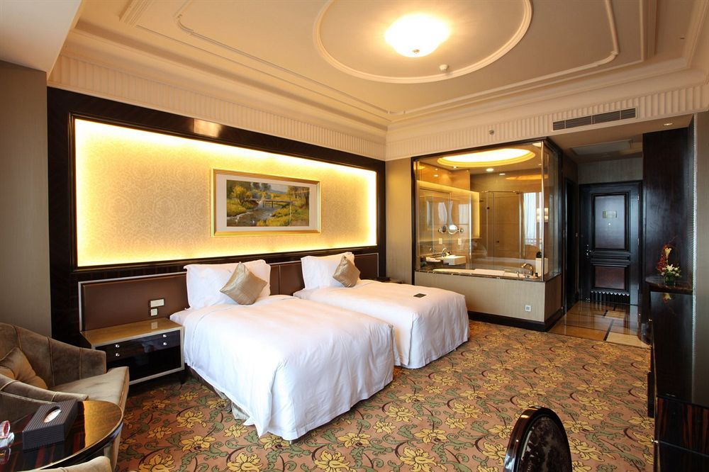 Chateau Star River Pudong Shanghai Room photo